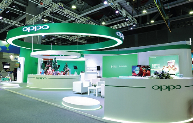 The leak suggests that from most of the specs, Oppo F5 differs in the front camera details, saying the phone will feature a 12MP dual camera setup instead.