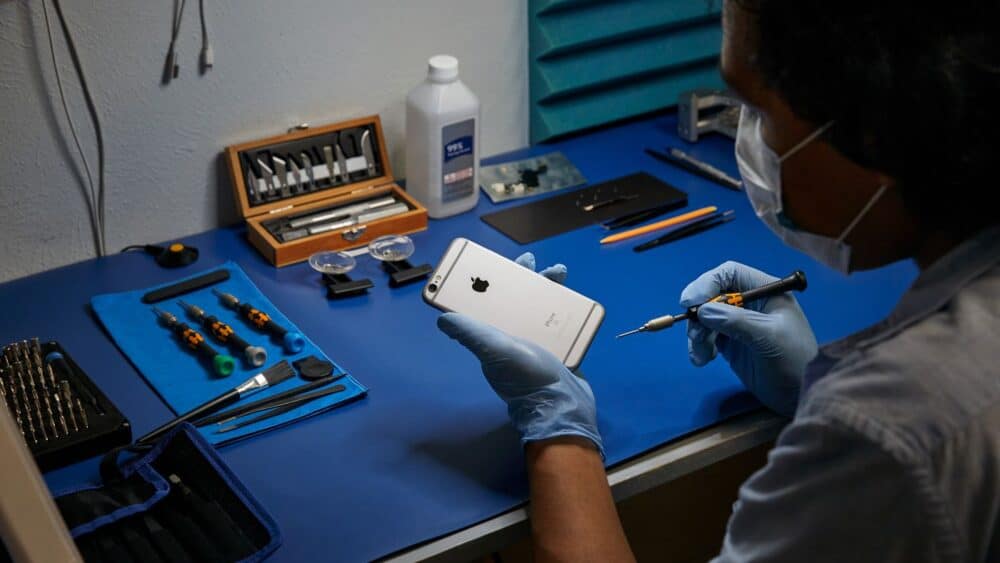 Apple Maintenance You can now repair your iPhone by yourself thanks to Apple's new tools