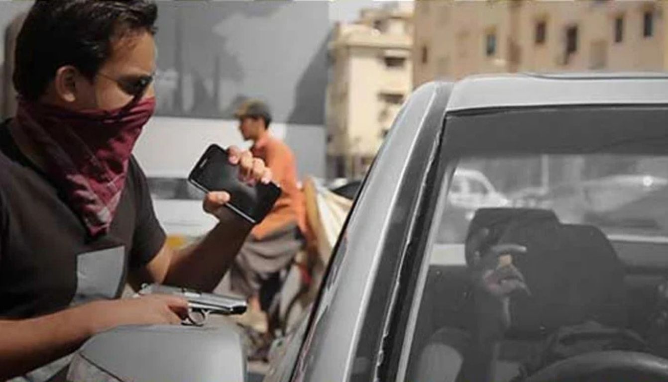 Over 16,000 Cellphones Stolen in Karachi Over Past 10 Months, CPLC ...