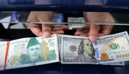 Why Dollar Is Not Falling In Pakistan Amid Global Decline