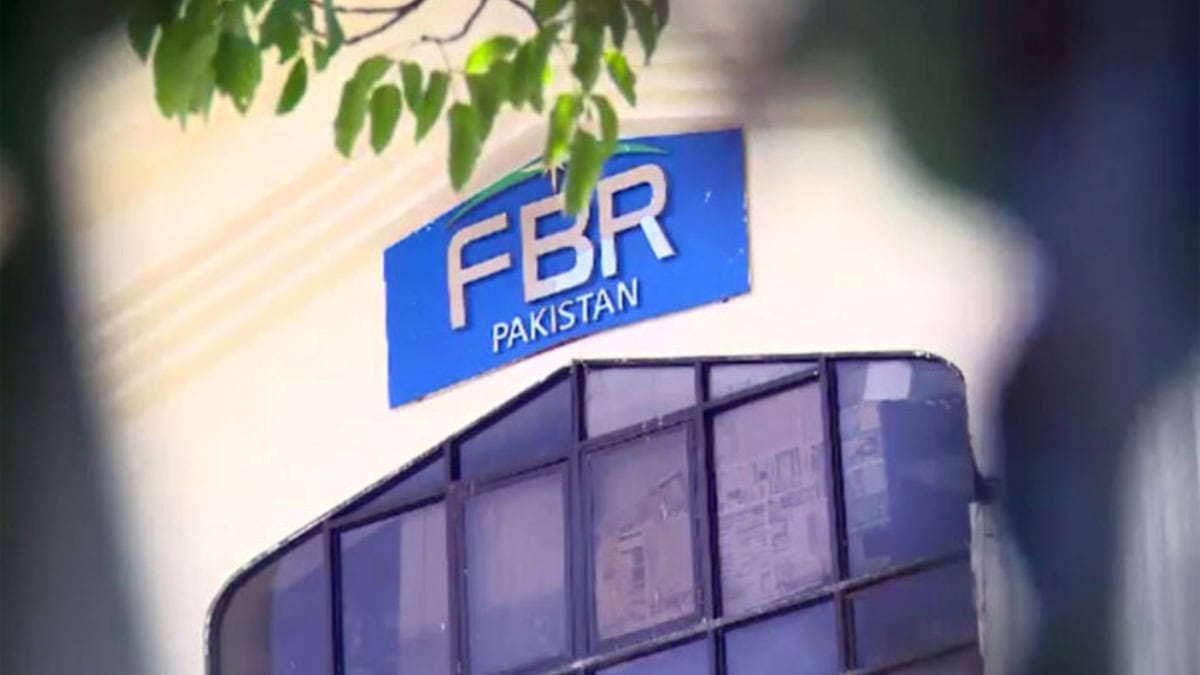 Tax board penalizes unregistered accountant serving as councillor