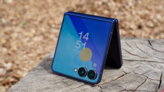 Apple Accidentally Promotes Samsungs New Foldable