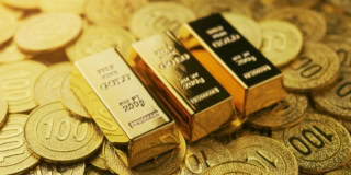 Gold Prices Plunge Sharply In Pakistan Amid Global Market Decline