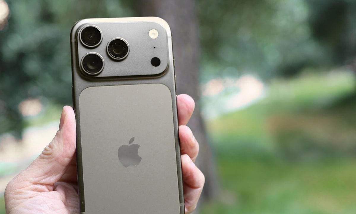 Apple May Change the Rear Design of the iPhone 18 Pro