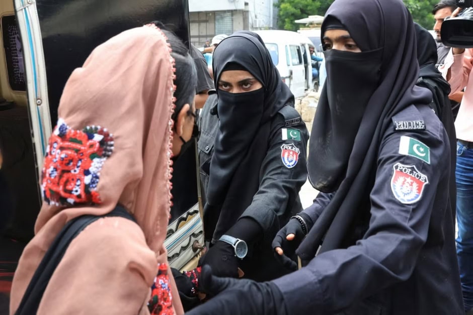 Karachi Police Arrest Young Baloch Woman Recruited For Suicide Attack Via Social Media