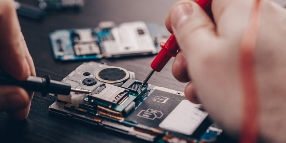 Pakistans Mobile Manufacturing Jumps 8 In November 2025