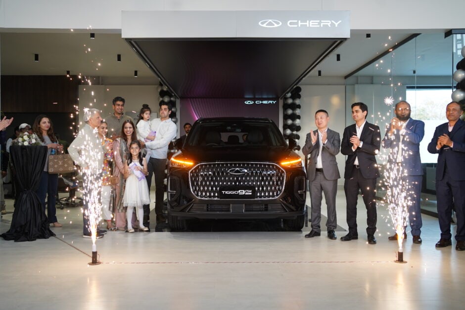 Chery black car