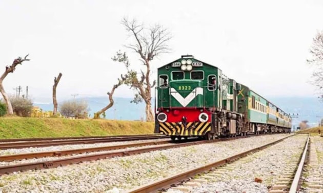 One Dead Several Injured In Train Crash In Sindh