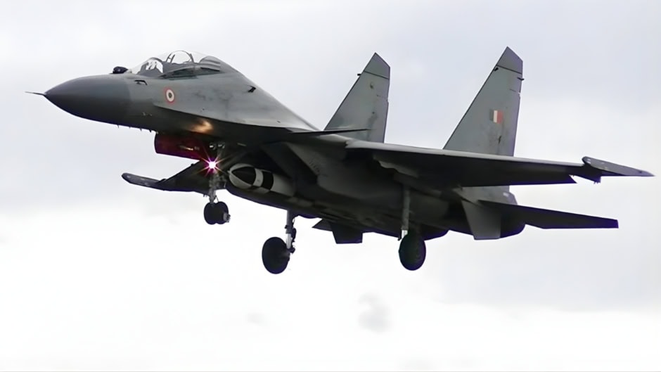 Indian Su 30 Mki Fighter Jet Almost Crashes Hard Landing Disrupts Pune Airport