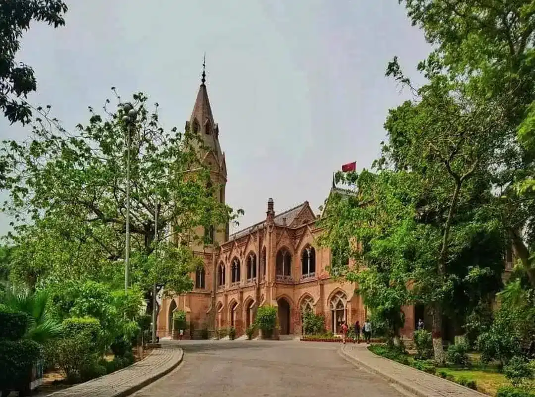 GCU Lahore Recommends Mandatory AI Course for BS Students