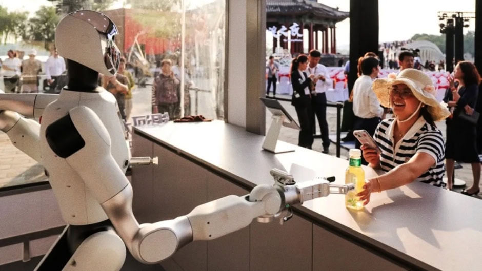 Hong Kong Opens First Humanoid Robot Run Convenience Store