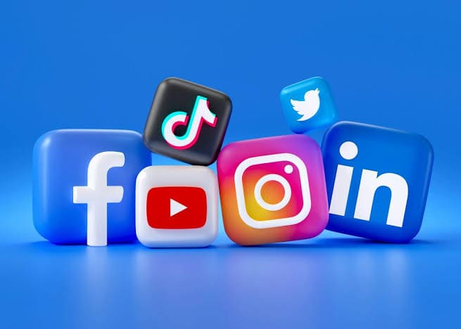 UAE Bans Social Media
