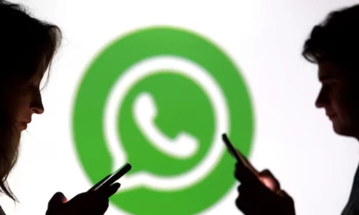 New WhatsApp Update Brings Full Chat Bar to Media Viewer New WhatsApp Update Brings Full Chat Bar to Media Viewer
