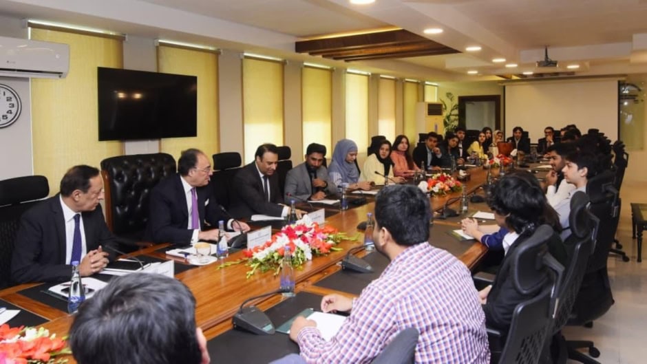 Finmin Aurangzeb Briefs Uraan Scholars On Pakistans Digital Economy