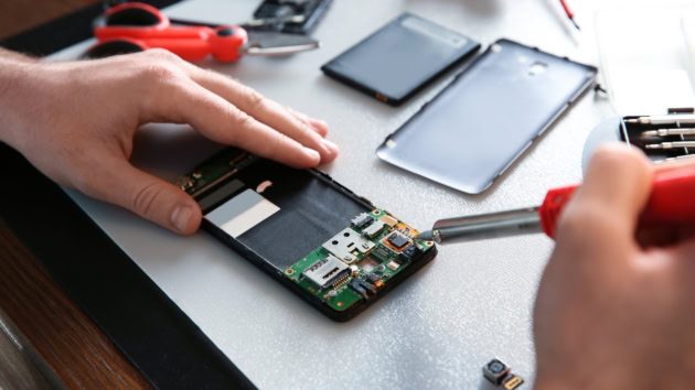Pakistan Mobile Phone Production Samsung Grows Vivo Declines