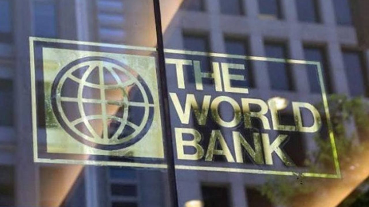 AI Could Reshape 61% of Pakistan’s Service Sector Jobs: World Bank