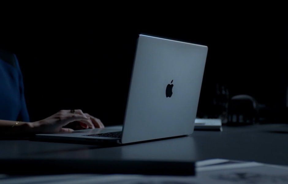 Apple’s Touchscreen MacBook