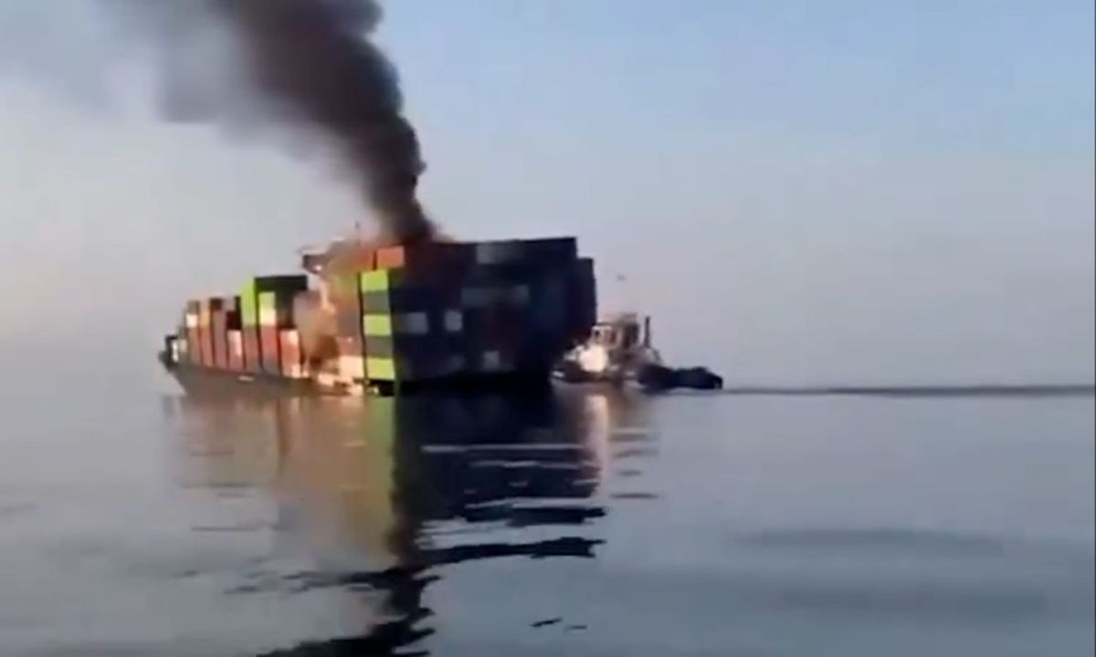 Ship Carrying iPhones, Electronics Sinks After Mine Strike in Hormuz