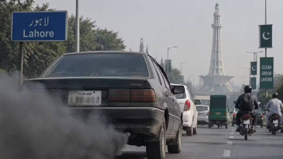 Lahore Traffic Police Issues 10000 Challans For Smog