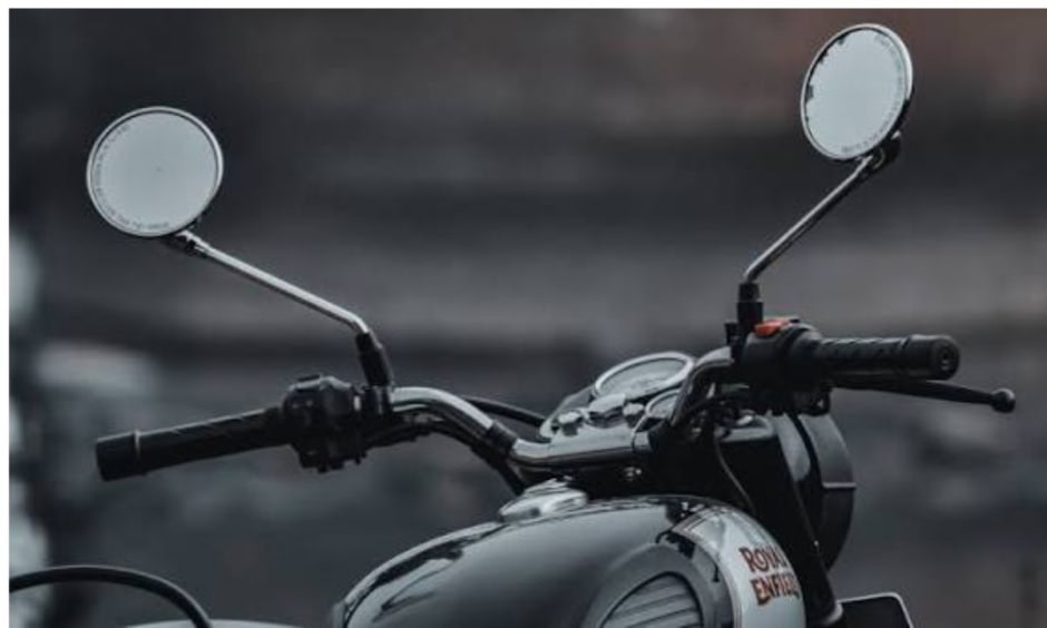 Lahore Traffic Police Seek Permanent Side View Mirrors On All Motorcycles