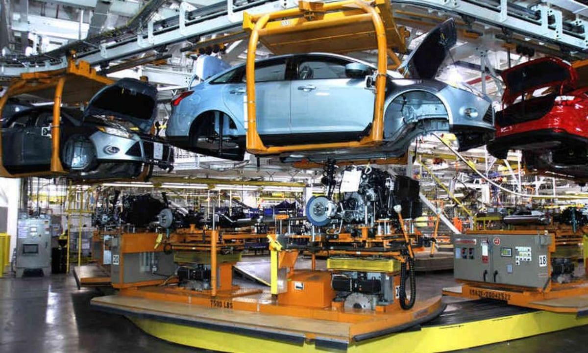 Pakistan Car Imports Surge as Auto Parts Makers Warn of Job Cuts