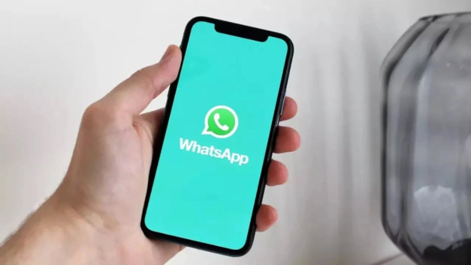 WhatsApp Media Hub for iPhone